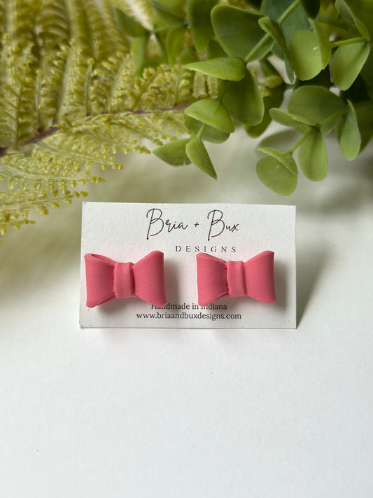 small bow studs in pink