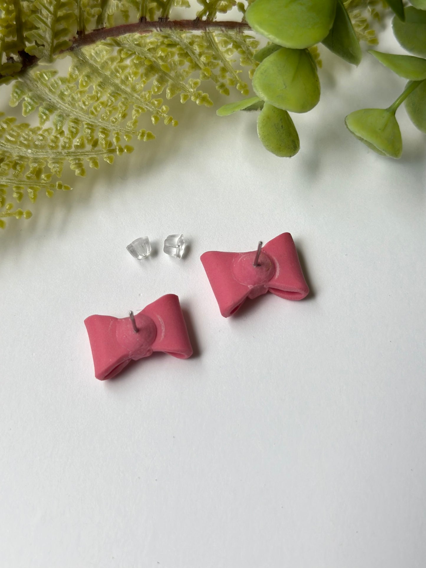 small bow studs in pink